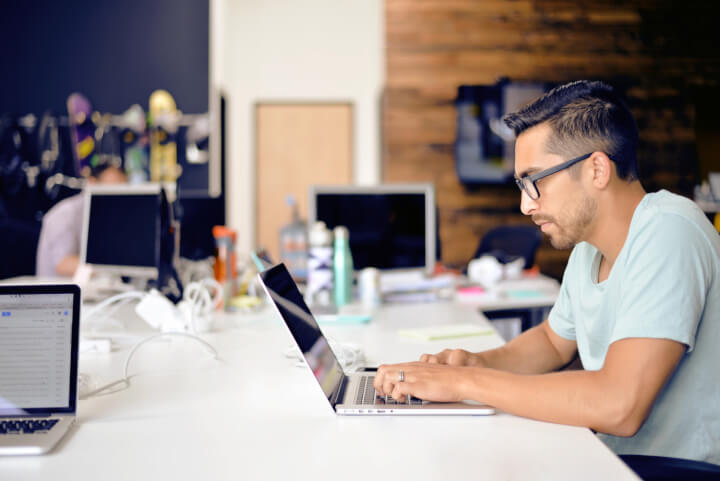 Man-in-office-using-laptop-time-batching