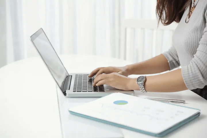 microsoft teams vs slack - woman using laptop