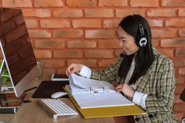 Salesperson viewing a sales rundown