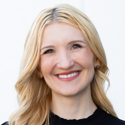Data Visualization Speaker and Trainer Rebeca Pop
